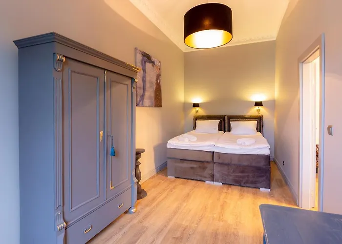 Art Premium 옐레니아구라